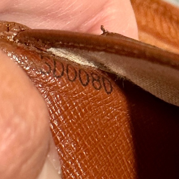 Louis Vuitton Monogram Sarah Wallet - Picture 6 of 7